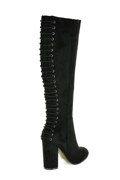 Stiefel mit Absatz und Schnürung hinten